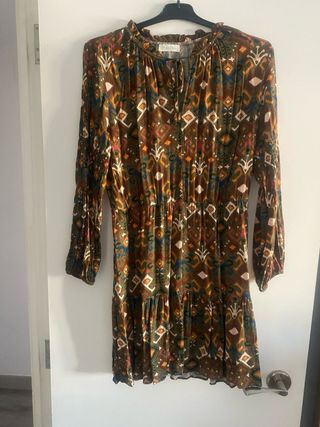 Vestido floral rojo y negro
5€ unidad 