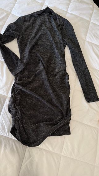 Vestido com glitter preto e prateado