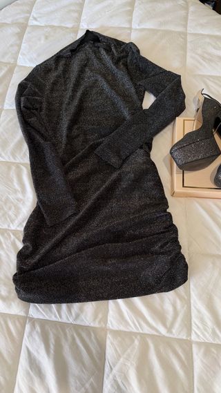 Vestido com glitter preto e prateado