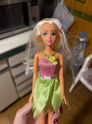 Muñeca hada rubia vestido rosa y verde