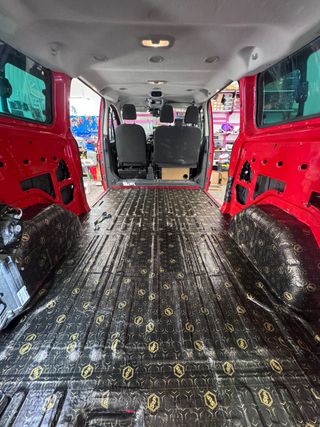 Aislamiento acústico para coche. insonorización