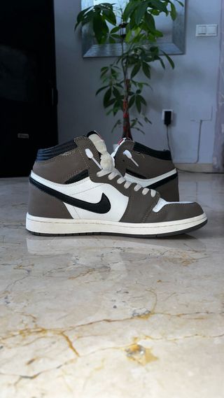 Jordan 1 Mocha Travis Scott