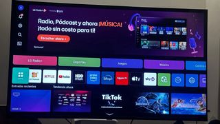 Televisión negra en buen estado