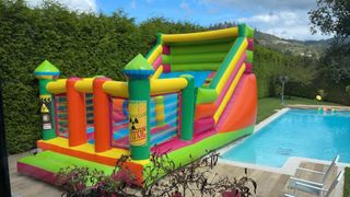 ALQUILER de Castillo hinchable multiaventura