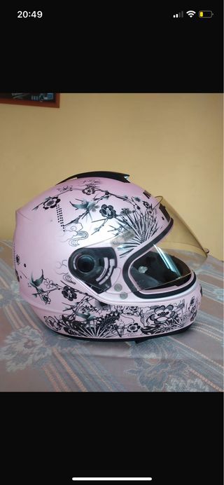 Casco Nolan rosa con diseño floral