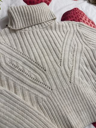 Jersey de cuello alto beige