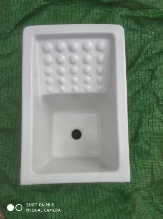 Pileta de lavar blanca