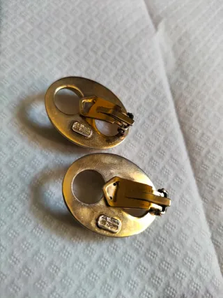 Pendientes antiguos dorados