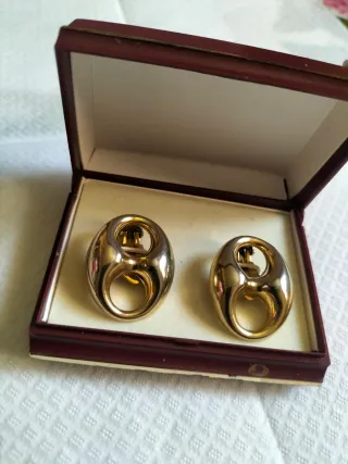 Pendientes antiguos dorados