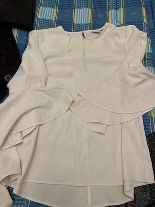 Blusa Blanca con manga en volantes, muy elegante 1