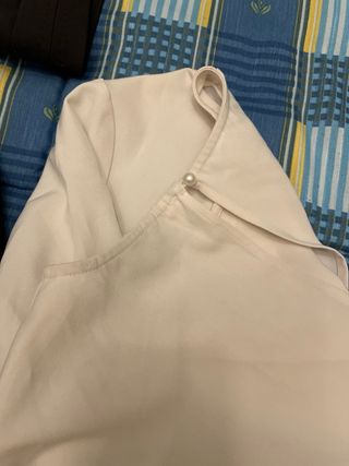 Blusa Blanca con manga en volantes, muy elegante 1