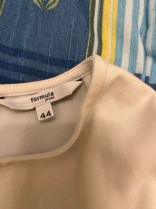 Blusa Blanca con manga en volantes, muy elegante 1