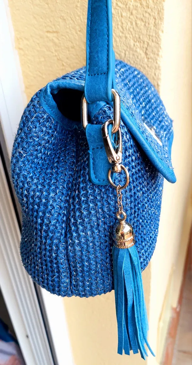 Bolso azul y plateado