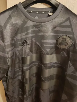 Camiseta Adidas Negra
