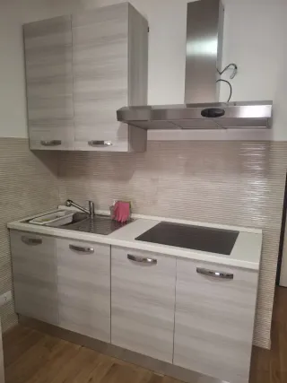 Cucina completa + tavolo 4 sedie