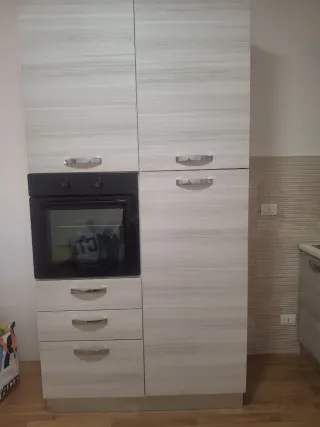 Cucina completa + tavolo 4 sedie