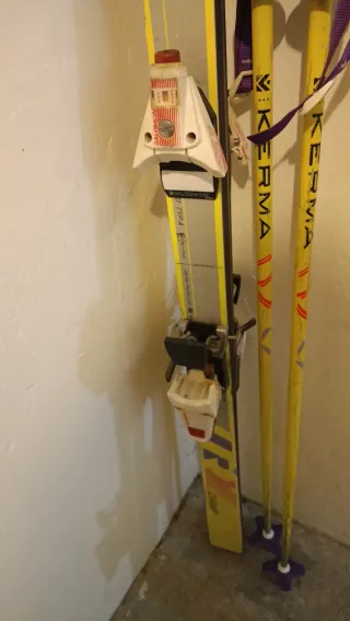 Conjunto Skis Kastle y Bastones