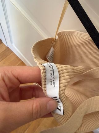 Top halter punto beige de Zara