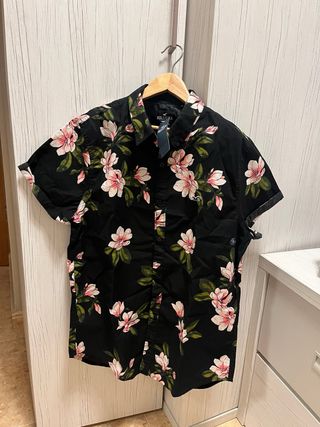 Camisa Hollister Flores Negra Rosa