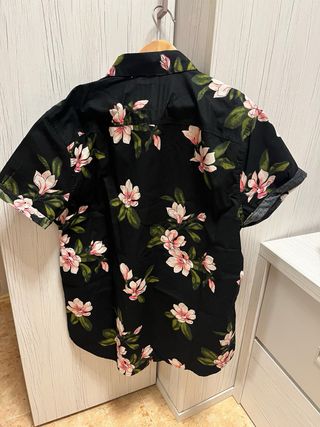 Camisa Hollister Flores Negra Rosa