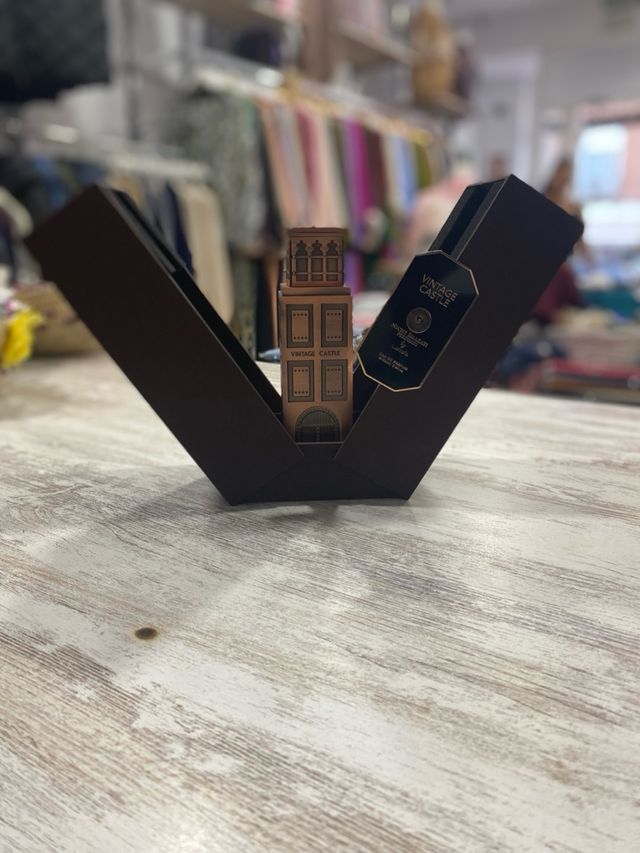 Perfume Vintage Castle Marrón y Dorado