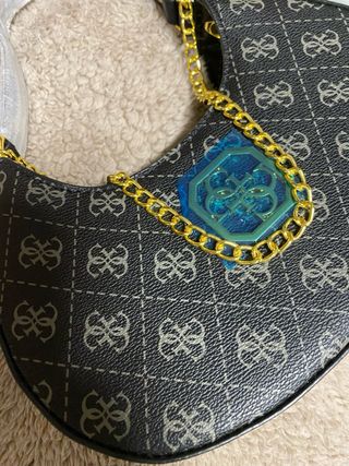 Bolso Guess Negro y Dorado Nuevo