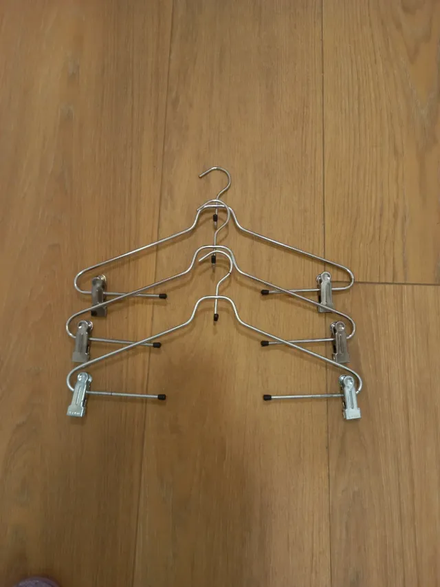 10 Perchas de metal plateadas con pinzas