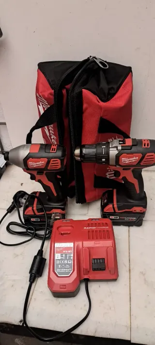 Milwaukee M18 Taladro y Atornillador Impacto