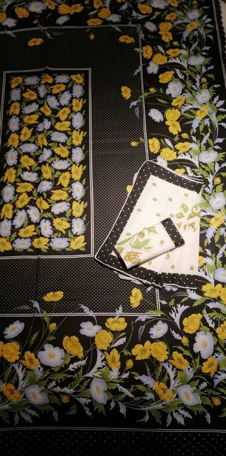 Tovaglia e tovaglioli vintage floreale