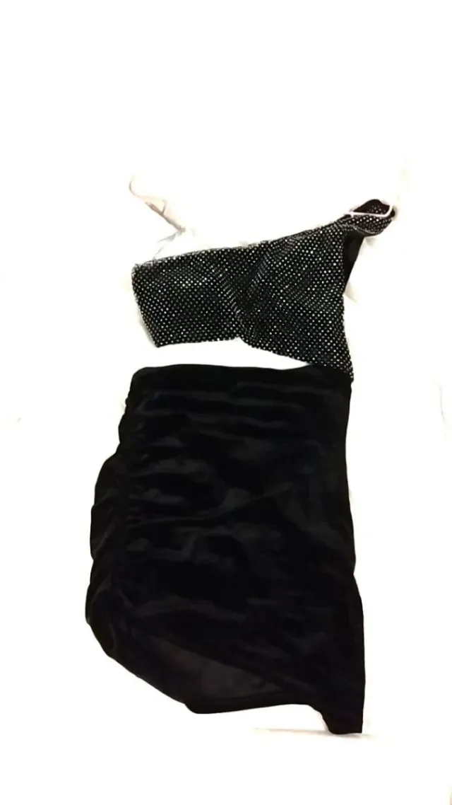 Completo nero con strass e gonna in velluto