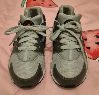 Nike Huarache Talla 36.5 Gris