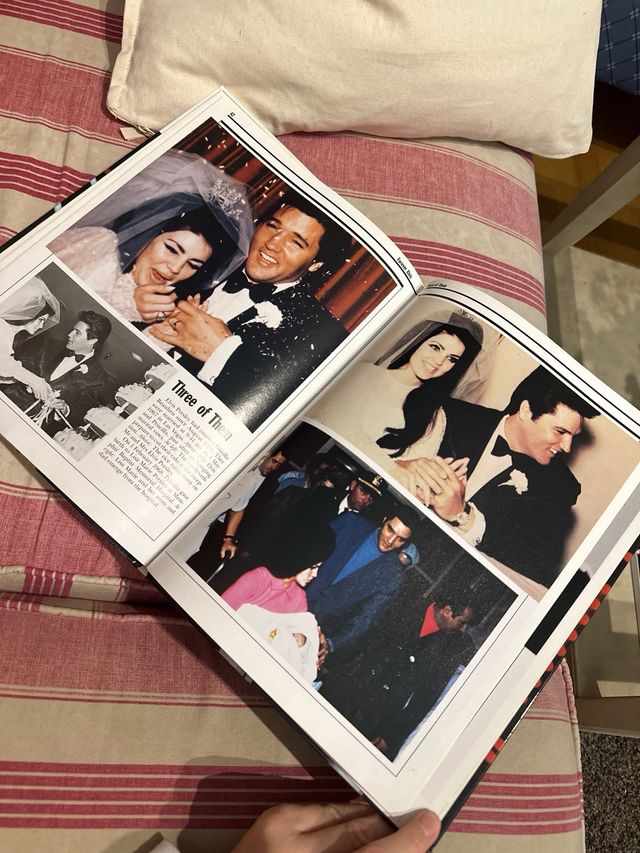 Libro “Forever Elvis”