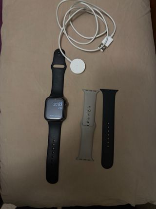 Apple Watch Negro y Gris con Cargador