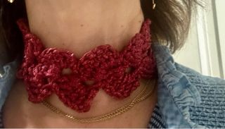Gargantilla crochet burdeos brillante