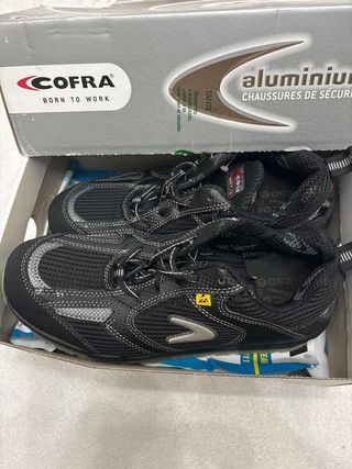 Zapatilla de seguridad negra