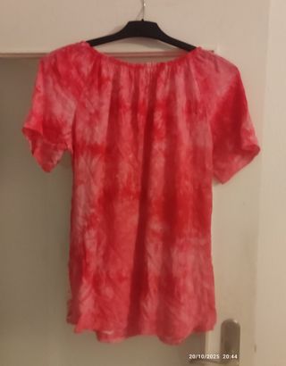 Top coral con bordado en parte baja de delantero M