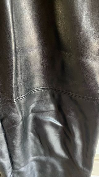 Pantalón de cuero negro
