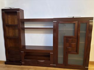 Mueble de salón madera y cristal