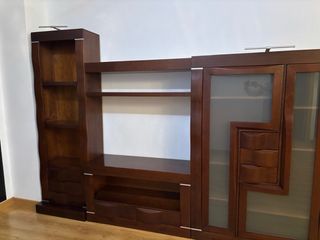 Mueble de salón madera y cristal