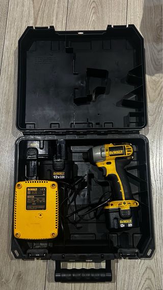 Taladro DeWalt 12V con maletín