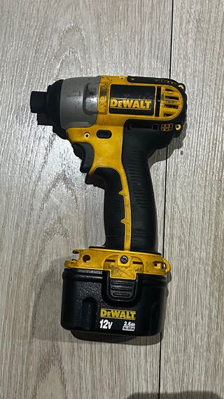 Taladro DeWalt 12V con maletín