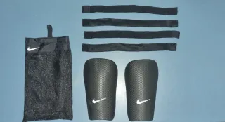 Espinilleras Nike Negras