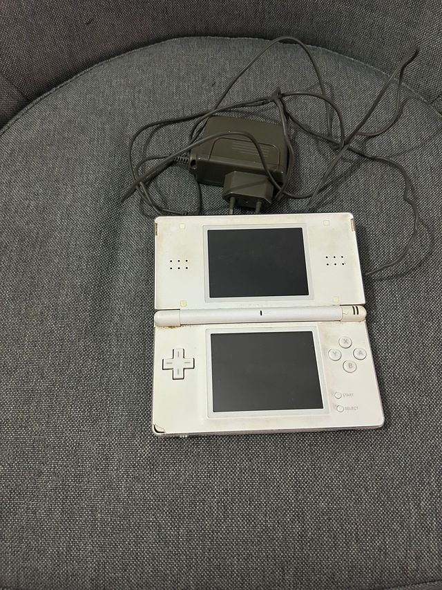 Nintendo DS Lite Blanca + Cargador (Piezas)
