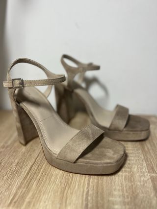 Tacones de fiesta beige