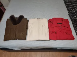 Conjunto de Ropa: Chaqueta Marrón y Roja