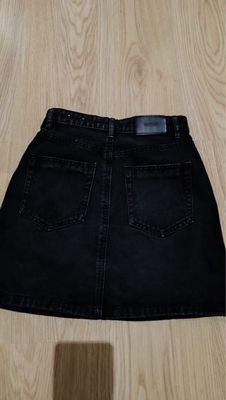 Falda vaquera Stradivarius negra