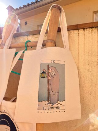Bolsas de tela ilustradas – Diseños de KARLAKAKAF
