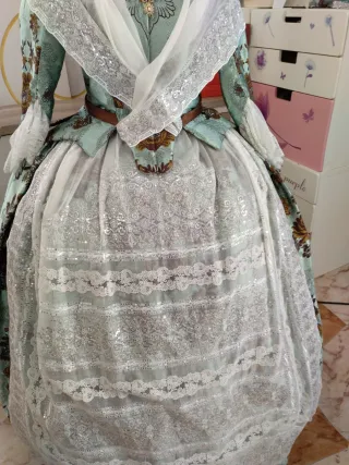 Traje de Fallera con manteletas en plata