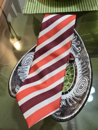 Corbata de seda hecha a mano.