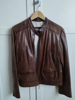 Chaqueta de piel marrón